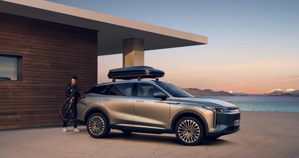 Omoda-O9_SHS-1024x542 Żaden SUV nie wzbudził takiej sensacji, jak hybrydowa Omoda 9