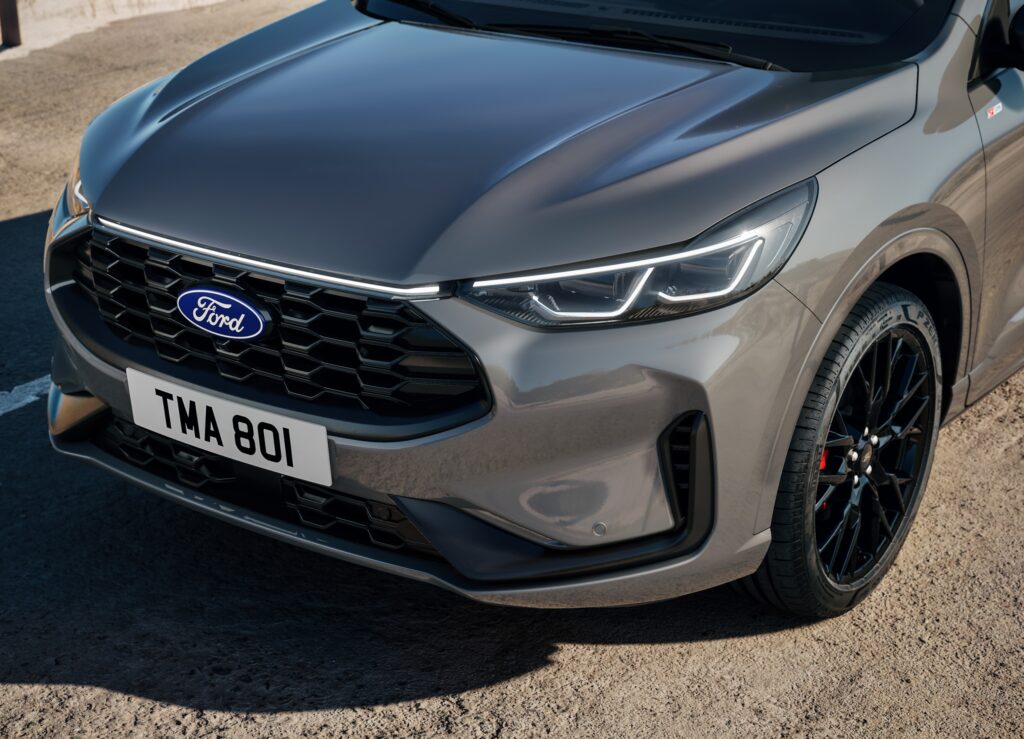 2025_FORD_KUGA_BLACK_PACKAGE_-1024x739 To jest SUV, którego powinieneś kupić. Dostaniesz jakość, technologie i doskonały, sportowy wygląd
