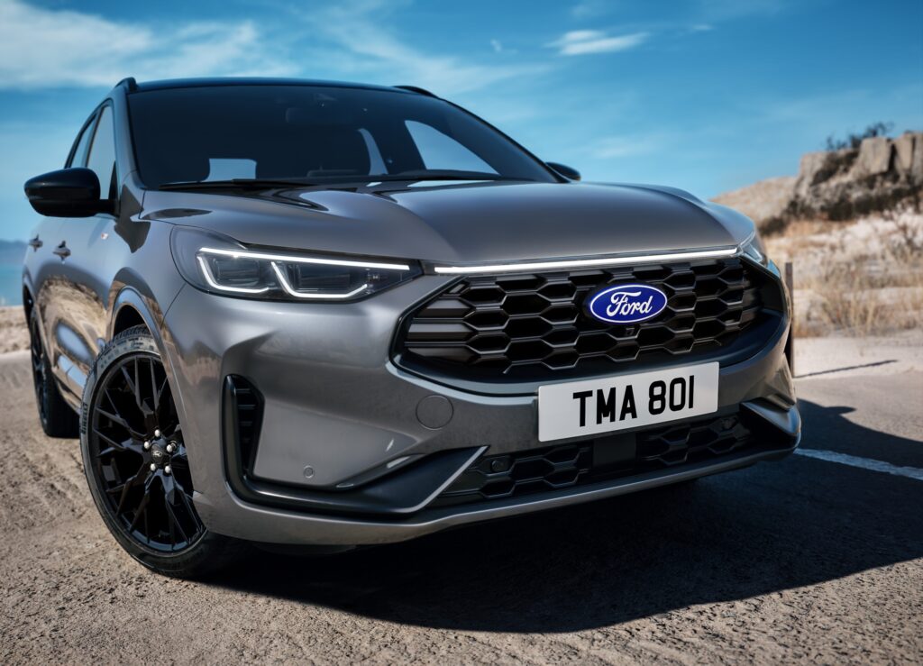 2025_FORD_KUGA_BLACK_PACKAGE_06-1024x739 To jest SUV, którego powinieneś kupić. Dostaniesz jakość, technologie i doskonały, sportowy wygląd