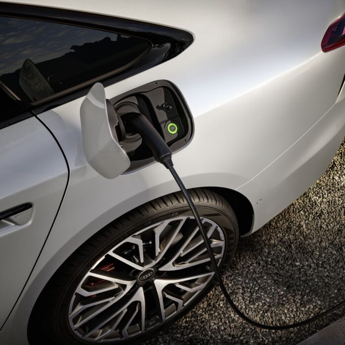 Audi A6 Sedan e-hybrid quattro