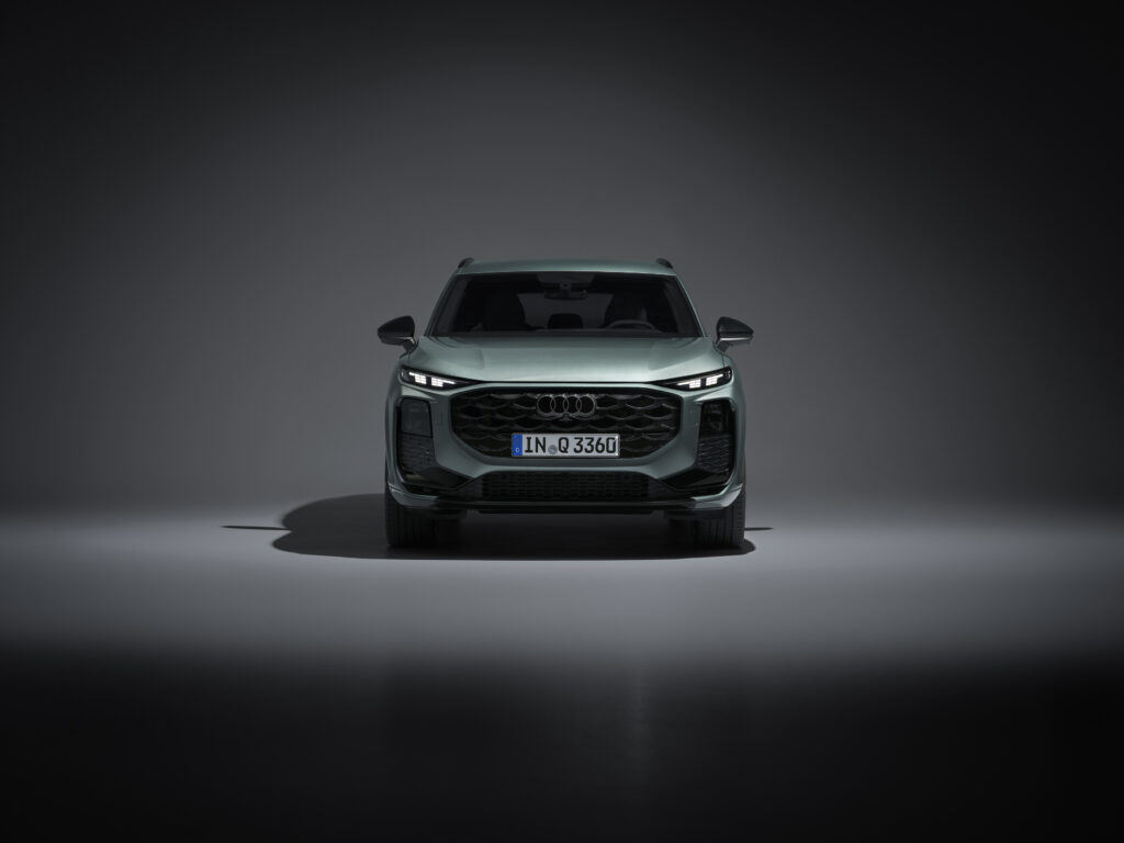 A250804_medium-1024x768 Audi czaruje publiczność nową generacją Q3. Etykieta eko i imponujące technologie są na miarę nowej gwiazdy segmentu SUV-ów premium