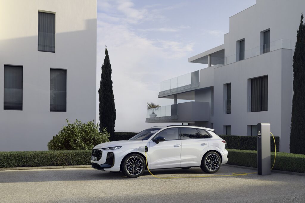 A250945_medium-1024x682 Audi czaruje publiczność nową generacją Q3. Etykieta eko i imponujące technologie są na miarę nowej gwiazdy segmentu SUV-ów premium