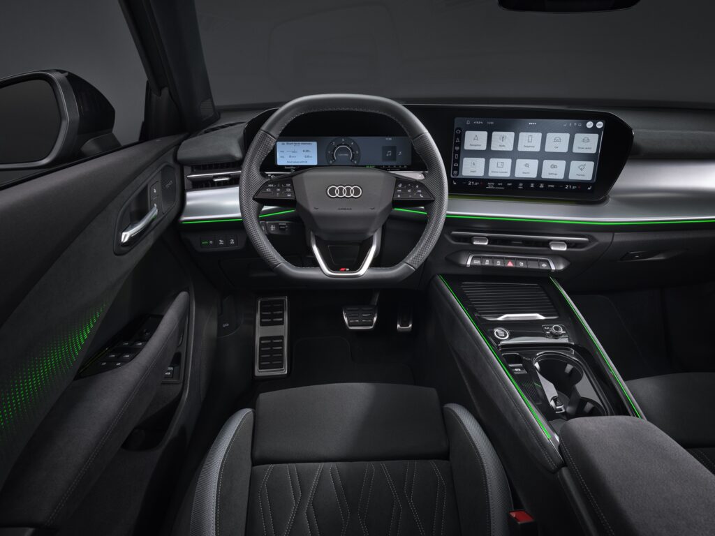 Audi-Q3-3-generacji-1024x768 Audi czaruje publiczność nową generacją Q3. Etykieta eko i imponujące technologie są na miarę nowej gwiazdy segmentu SUV-ów premium