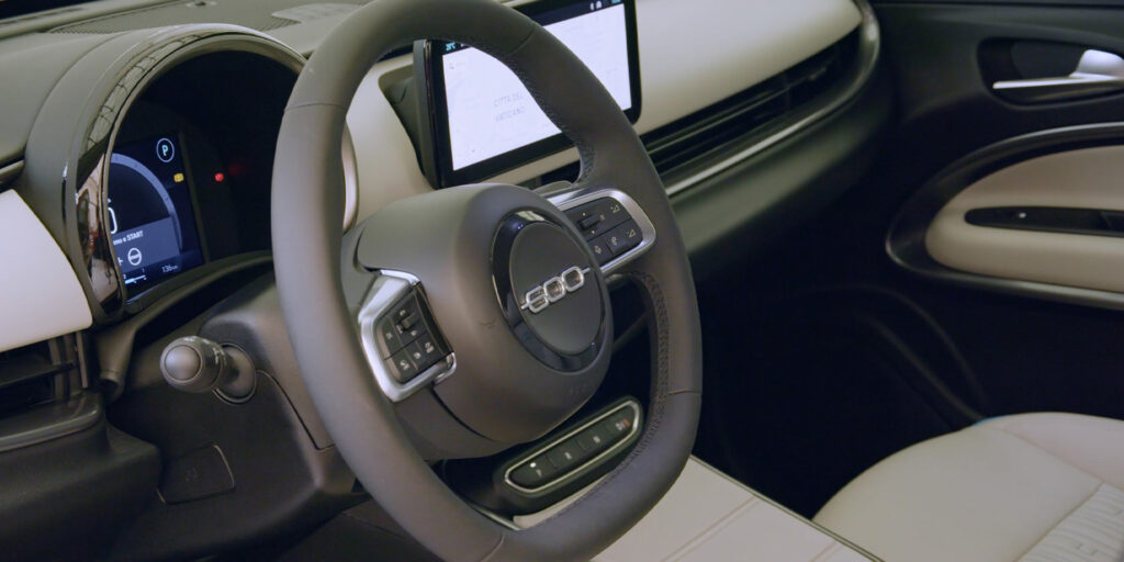 Fiat-600-Hybrid-2-1024x512 Fiat 600 Hybrid – łączy styl, oszczędność i rozsądną cenę