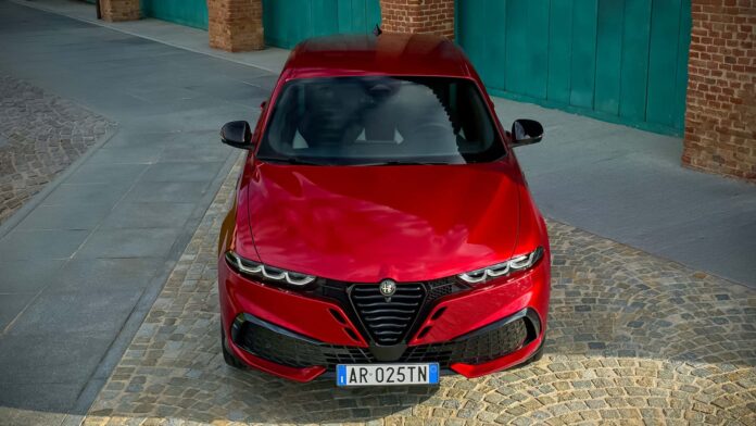 Alfa Romeo Tonale vs Audi Q3 2026. Audi Q3 2026. Foto: materiały prasowe producenta. Alfa Romeo Tonale. Foto: materiały prasowe producenta