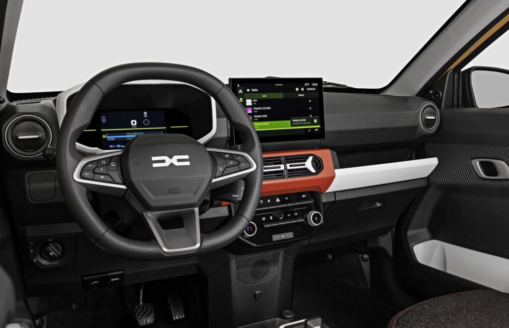 Kokpit Dacia Spring. Foto: materiały prasowe producenta