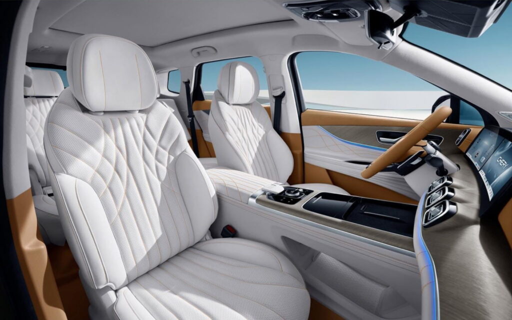 Wnętrze Ebro S900. Foto: materiały prasowe producenta