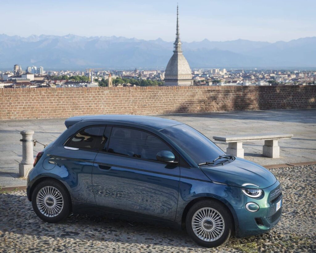 Fiat-500-Hybrid-Turyn-4-1024x820 Fiat 500 Hybrid Torino 2025 – mały samochód, wielkie możliwości i niska cena