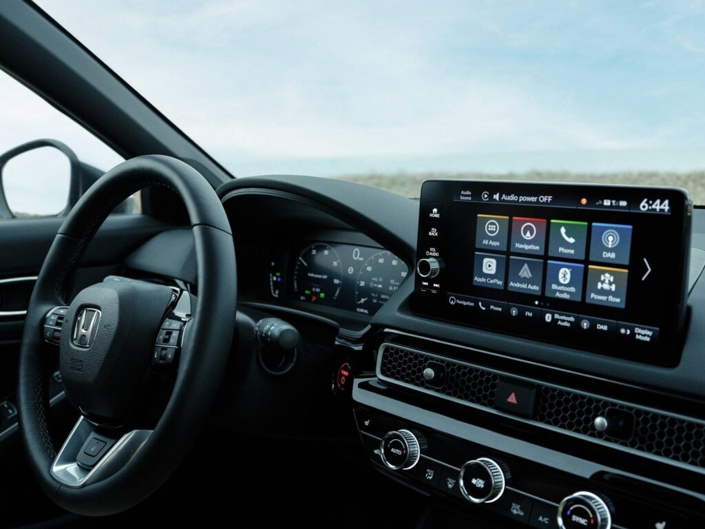 Kokpit Honda Civic eHEV. Foto: materiały prasowe producenta