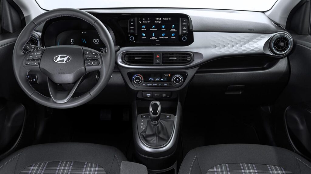 Kokpit Hyundai i10. Foto: materiały prasowe producenta