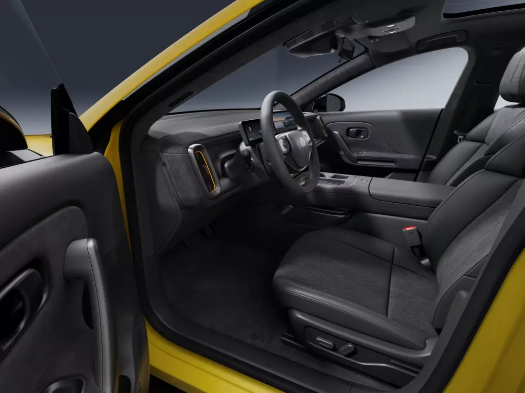 Wnętrze Leapmotor B05. Foto: materiały prasowe producenta