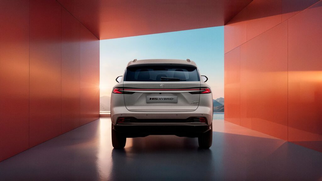 MG-HS-Hybrid-2-1024x576 Toyota ma się czego obawiać – MG HS Hybrid+ bije RAV4 ceną, technologią i komfortem