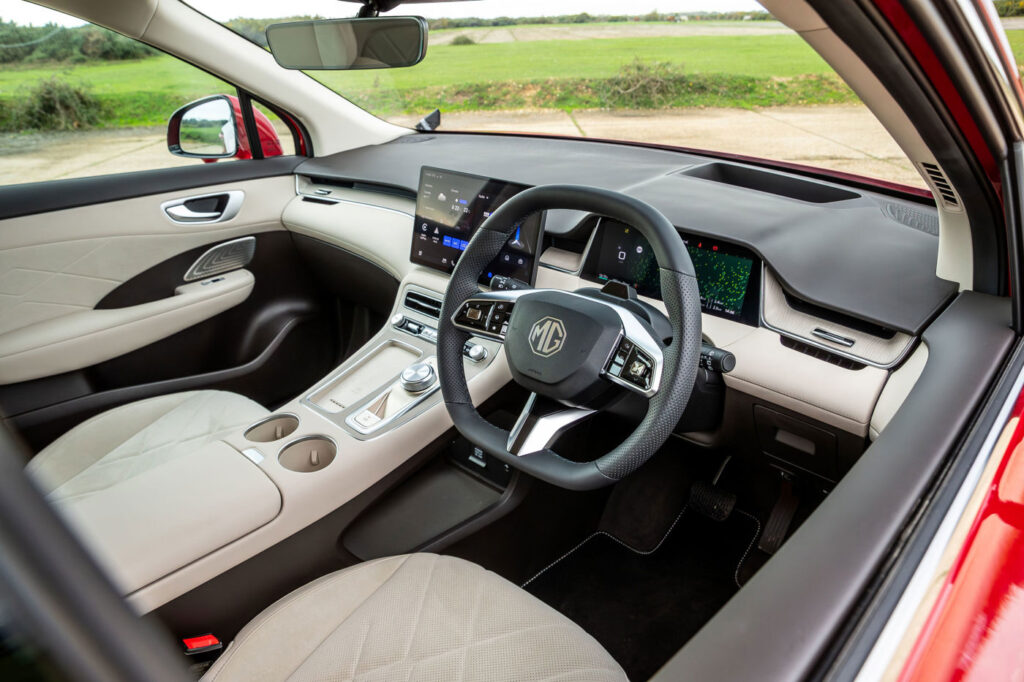 Kokpit MG S6 EV. Foto: materiały prasowe producenta