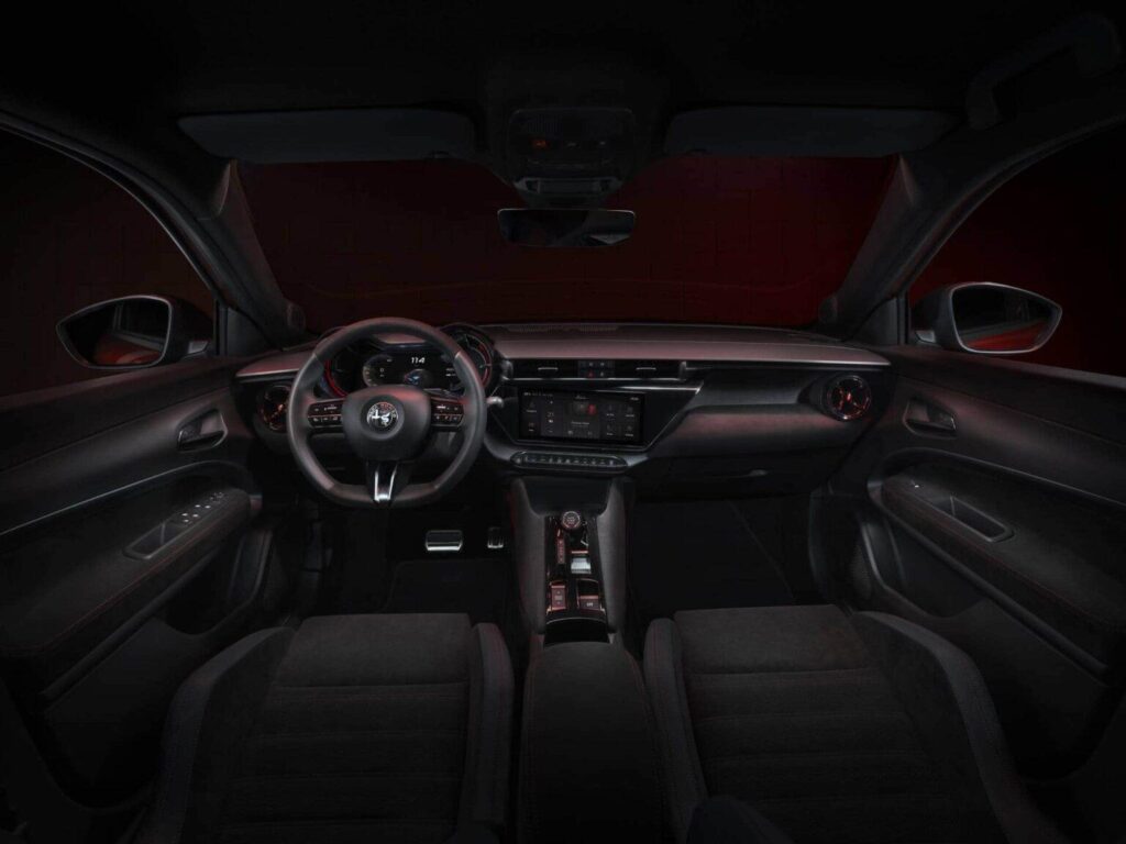 Kokpit Alfa Romeo Junior. Foto: materiały prasowe producenta