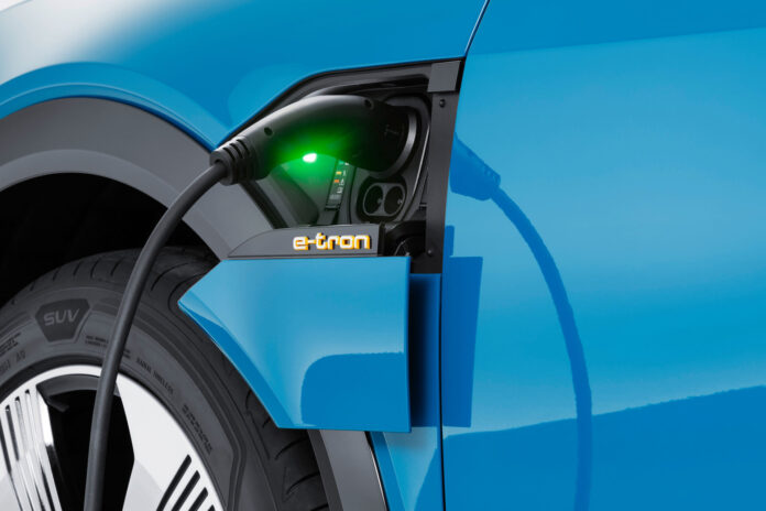 Audi e-tron ładowanie. Foto: materiały prasowe producenta. Silniki spalinowe dostają drugie życie.
