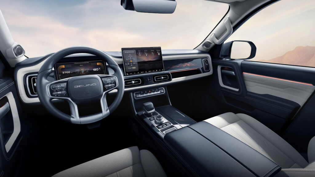 Kokpit BAIC BJ60. Foto: materiały prasowe producenta