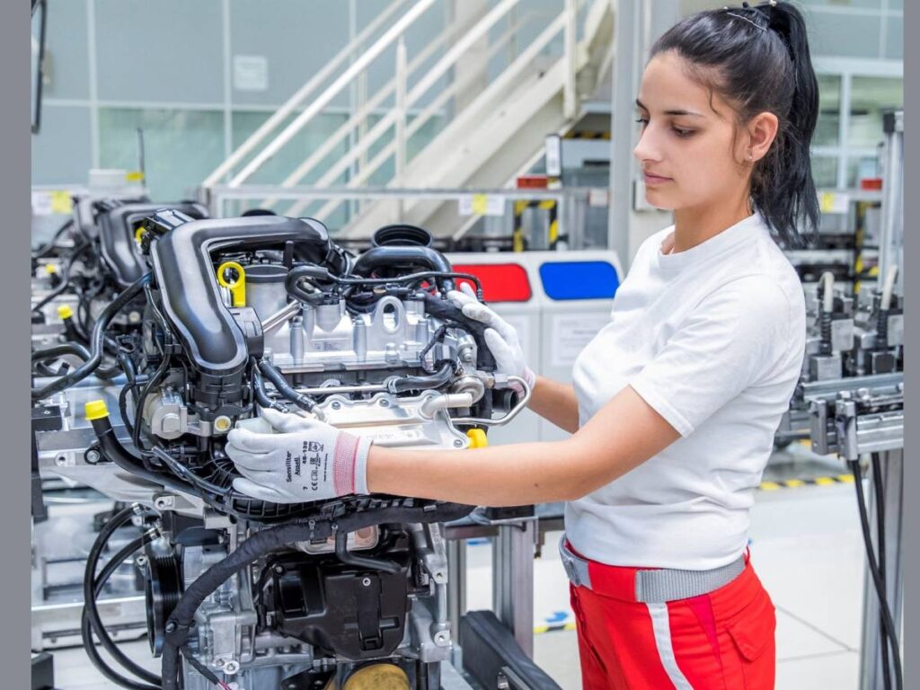 Silniki spalinowe Audi linia produkcyjna. Foto: materiały prasowe producenta