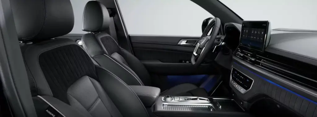 Wnętrze KGM Rexton. Foto: materiały prasowe producenta