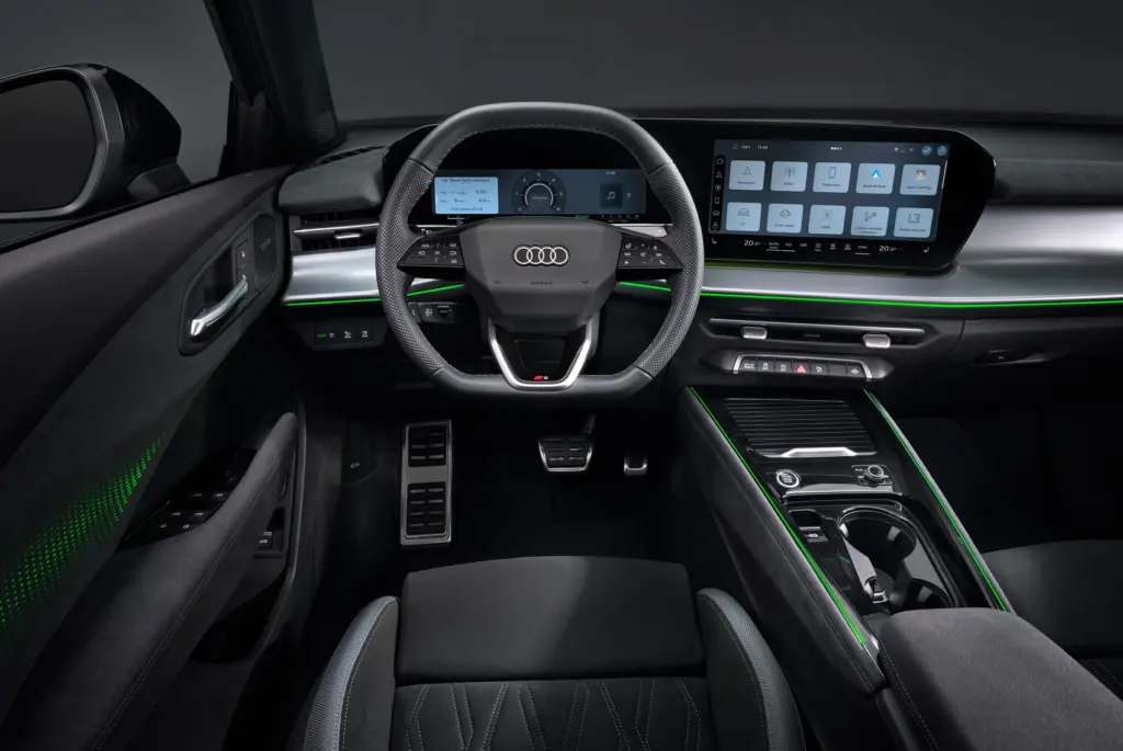Alfa Romeo Tonale vs Audi Q3 2026. Kokpit Audi Q3 2026. Foto: materiały prasowe producenta