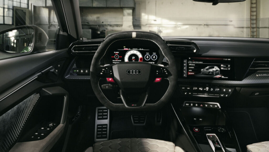 Kokpit Audi RS 3 2026 Competition Limited. Foto: materiały prasowe producenta