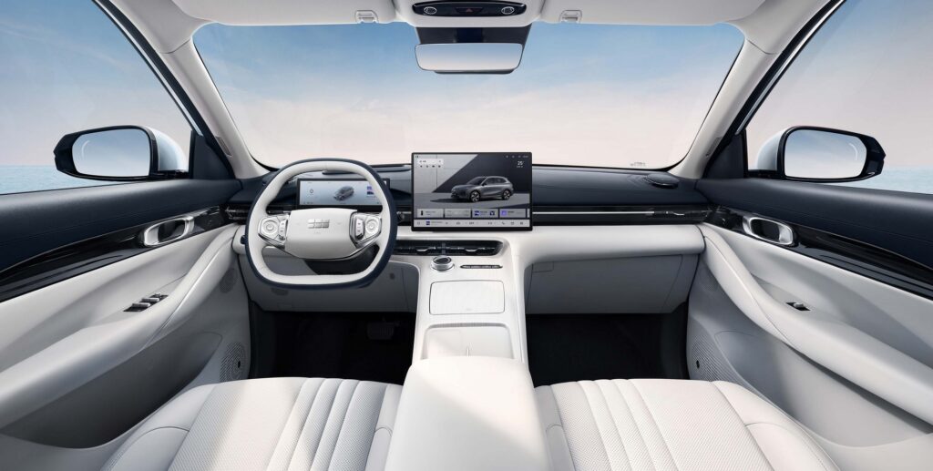 Kokpit Geely E5. Foto: materiały prasowe producenta