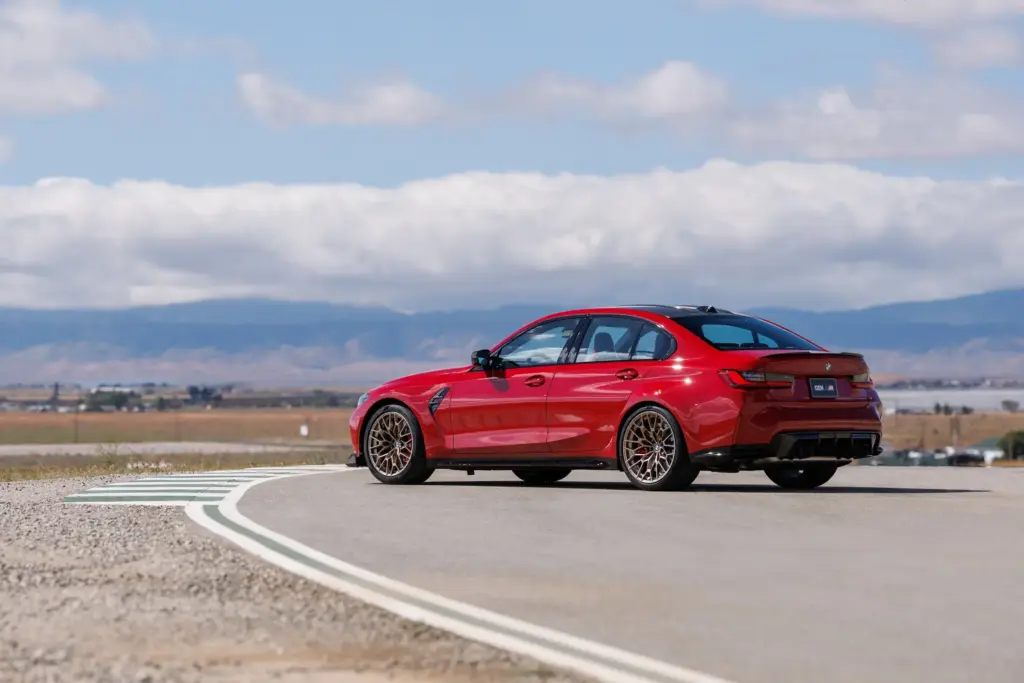 BMW M3 CS Handschalter z tyłu na torze, limitowana wersja z manualem