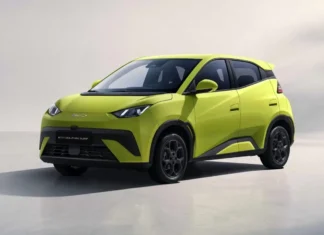 BYD Dolphin Surf od 97 700 zł. Tani elektryk z ważnym haczykiem BYD Dolphin Surf 2026 w zielonym kolorze, miejski samochód elektryczny dostępny w Polsce