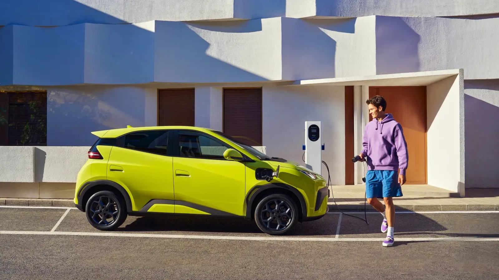 BYD Dolphin Surf podczas ładowania przy domu