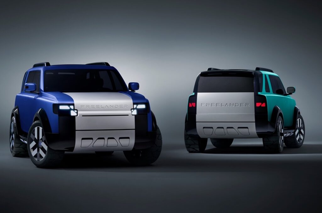 Porównanie przodu i tyłu dwóch wariantów kolorystycznych modelu Freelander Concept 97.