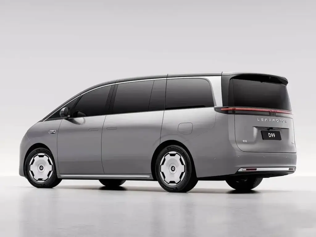 Tył i boczna linia Leapmotor D99 jako dużego rodzinnego MPV