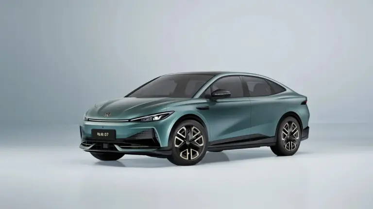 Volkswagen ID. Unyx 07 elektryczny liftback z Chin pokazany z przodu