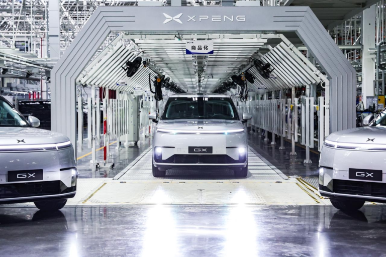 XPENG Robotaxi GX na linii produkcyjnej w Guangzhou