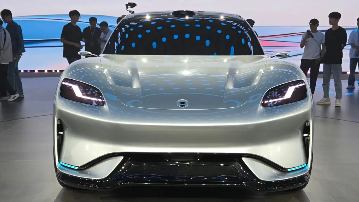 Przód AIVA ME7 Origin Concept z widocznym czujnikiem LiDAR i światłami LED