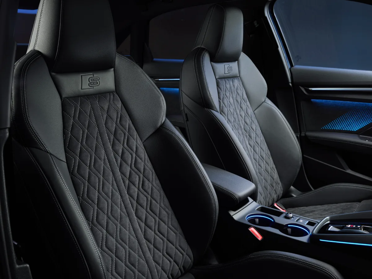 Sportowe fotele Audi A3 z pikowaną tapicerką
