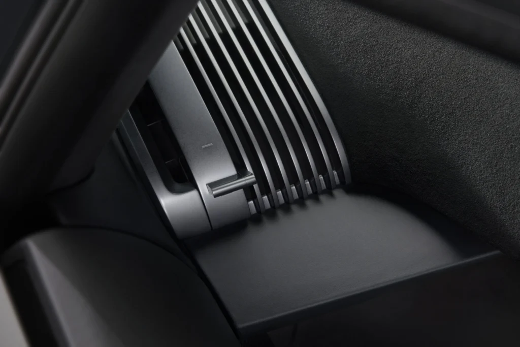Detal wnętrza Audi Nuvolari z minimalistycznym nawiewem
