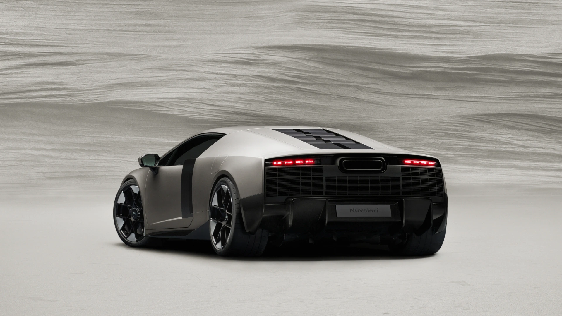 Audi Nuvolari od tyłu, szeroka sylwetka hybrydowego supersamochodu