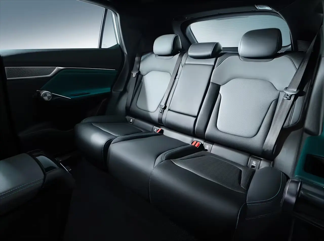 Tylna kanapa GAC EMKOO Hybrid z trzema miejscami i uchwytami ISOFIX