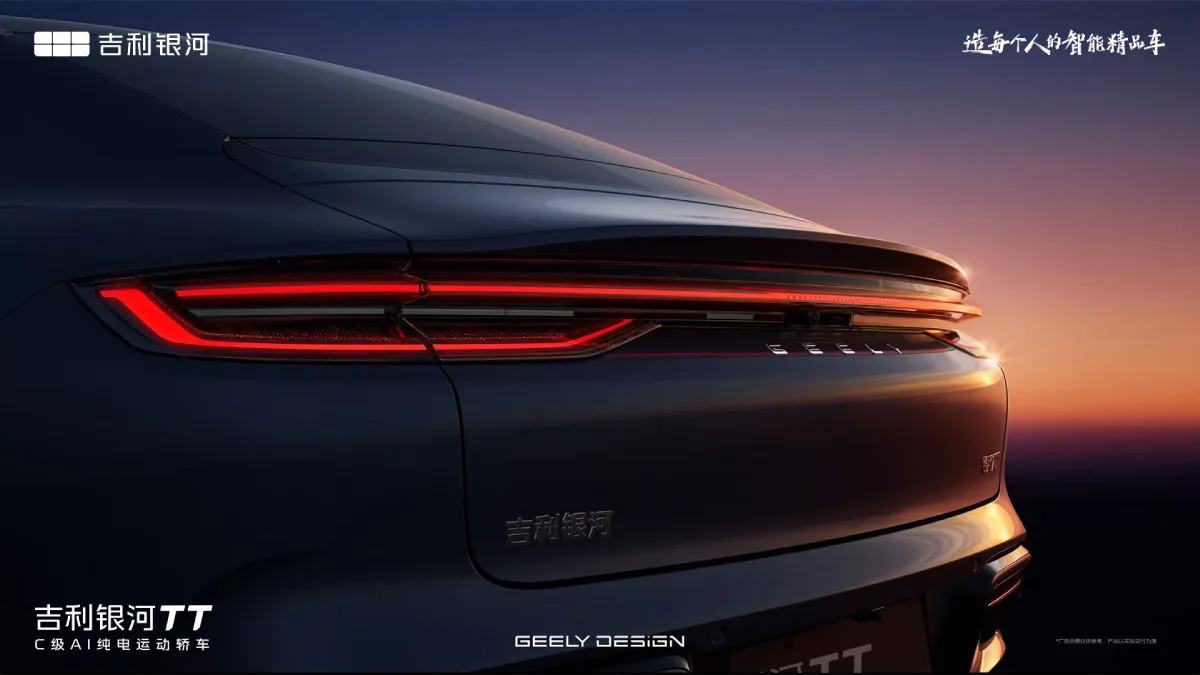 Geely Galaxy TT tylna lampa LED i pas świetlny z tyłu nadwozia