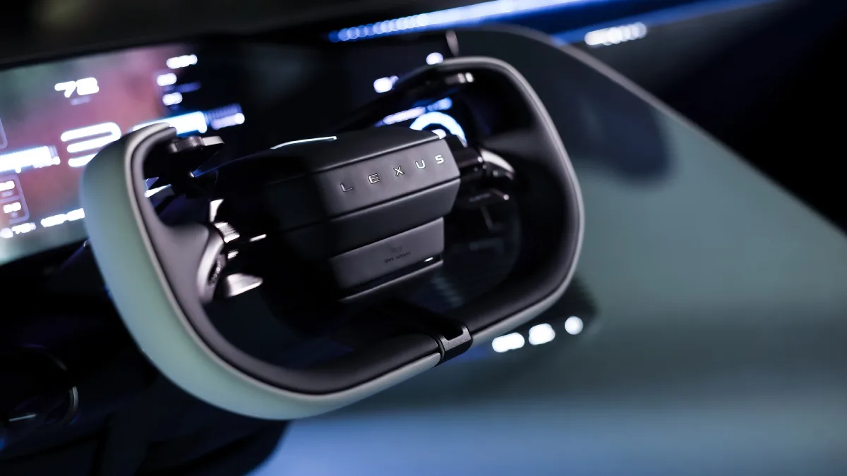Kierownica Lexusa LFA Concept z cyfrowym kokpitem