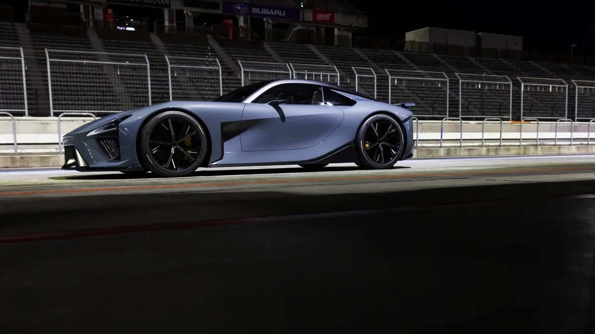 Elektryczny Lexus LFA Concept pokazany z boku na torze