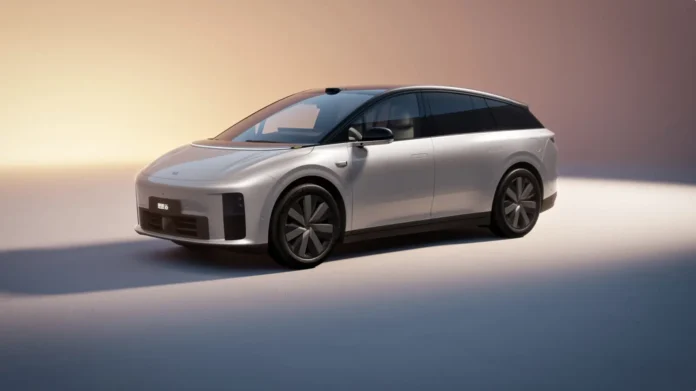 Li Auto i6 widoczny z przodu jako duży elektryczny SUV z Chin
