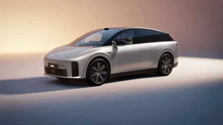 Li Auto i6 widoczny z przodu jako duży elektryczny SUV z Chin