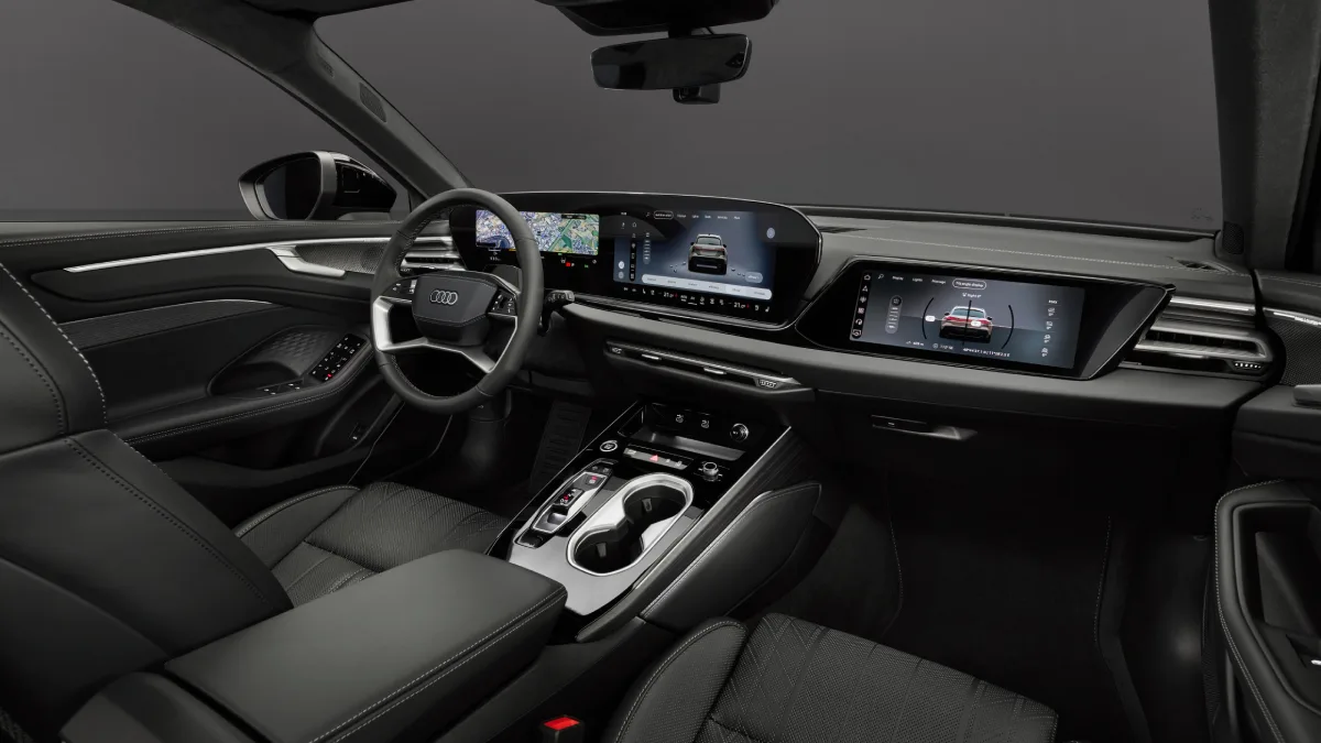 Wnętrze nowego Audi A6 allroad 2026 z panoramicznym ekranem MMI