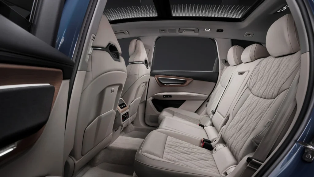 Drugi rząd siedzeń w nowym Audi Q7 2026