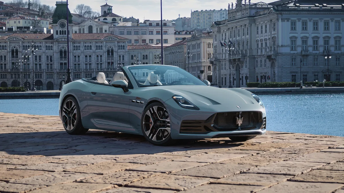 Nowe Maserati GranCabrio Folgore widziane z przodu