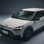 Nowy Hyundai i20 X-Line 2026 z przodu w studyjnym ujęciu
