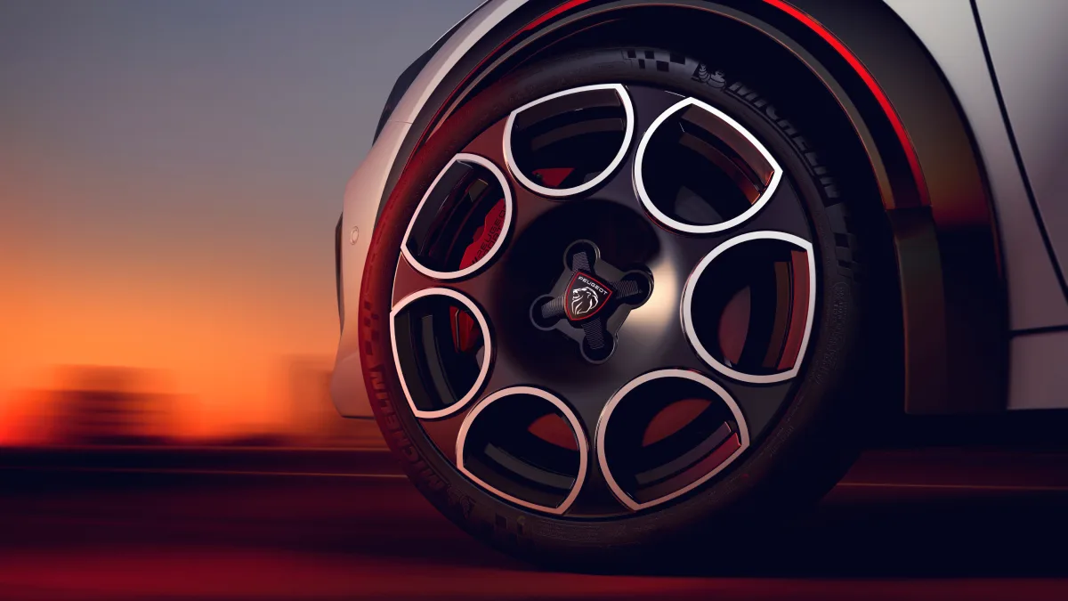 Felga Peugeot E-208 GTi 2026 z oponą Michelin i czerwonym zaciskiem hamulcowym