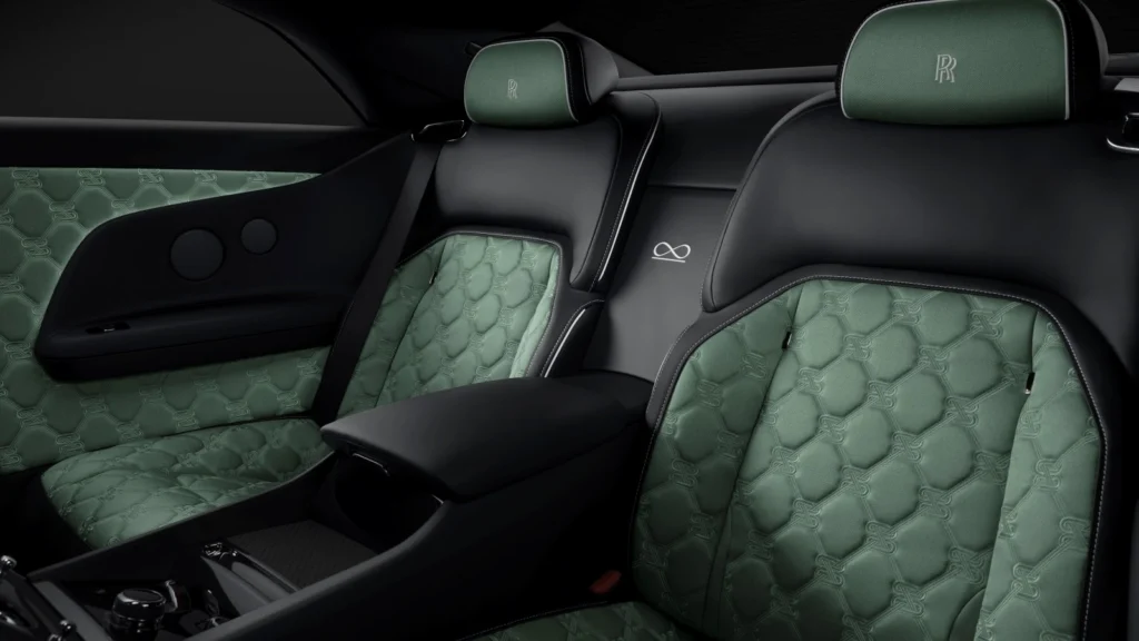 Rolls-Royce Spectre Series II – wnętrze Bespoke z zieloną tapicerką
