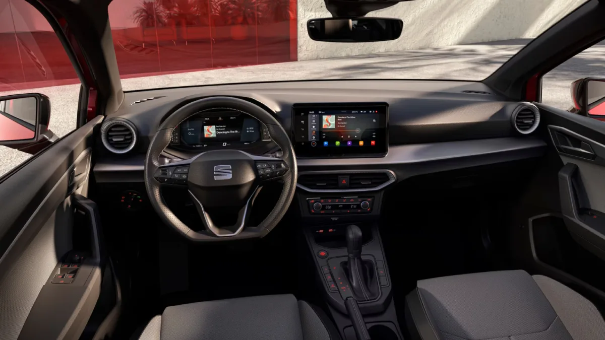 Wnętrze SEAT-a Ibiza 2027 z cyfrowym kokpitem