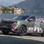 Zamaskowana Škoda Peaq jako duży siedmiomiejscowy SUV elektryczny przed światową premierą